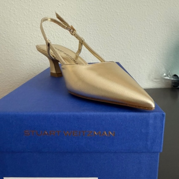 stuart weitzman Size 5 gold Vinnie slingback
